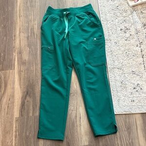 Figs high waisted Yola scrub pants in Hunter Green